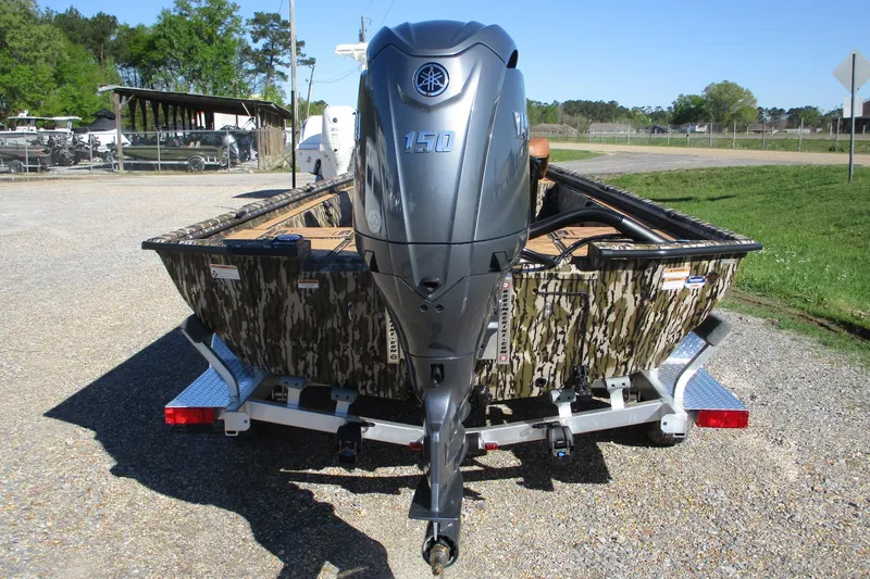 Slide: The Image of Avid 22 Rogue CC 2026 boat with Yamaha 150 engine on trailer, camo design. - 9