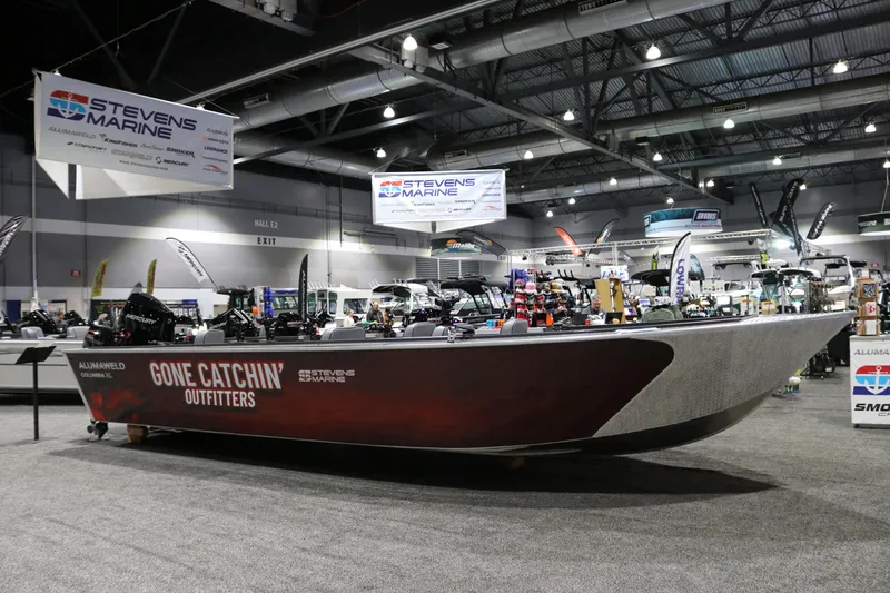 The Image of 2026 Alumaweld Columbia XL 26 boat displayed at Stevens Marine exhibit. - 1