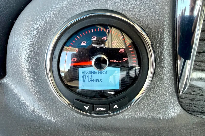 Slide: The Image of Tachometer of 2017 Chaparral 246 SSi showing 171.4 engine hours. - 35