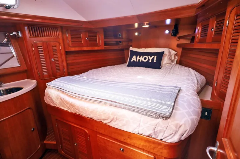Slide: The Image of Luxurious cabin interior of 2009 Passport Vista 515 Center Cockpit yacht. - 22