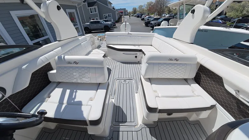 Slide: The Image of Interior of 2020 Sea Ray SDX 270 Outboard with luxurious seating. - 17
