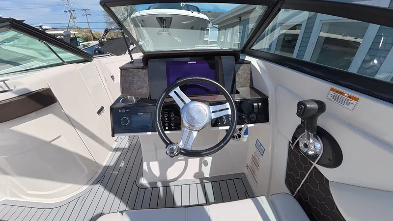 Slide: The Image of Cockpit of 2020 Sea Ray SDX 270 Outboard with steering and controls. - 20