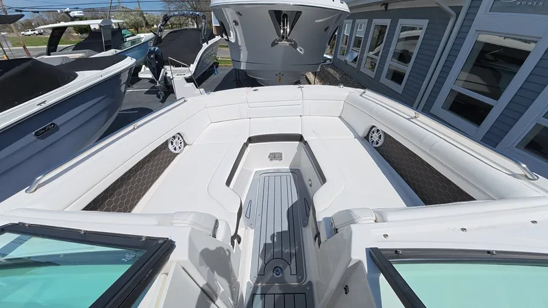 Slide: The Image of Interior view of a 2020 Sea Ray SDX 270 Outboard boat. - 24