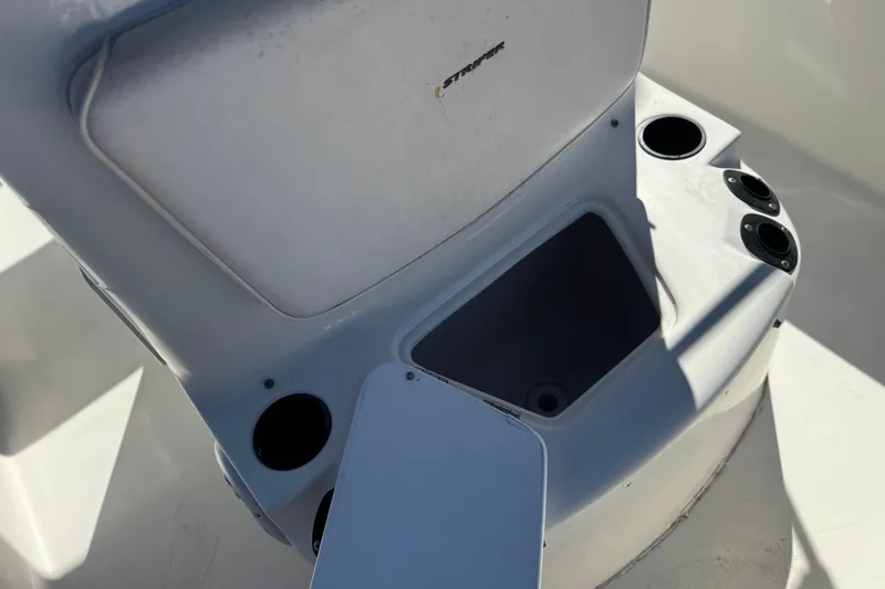 Slide: The Image of 2006 Seaswirl Striper 1851 Center Console O/B boat interior with open storage compartment. - 14