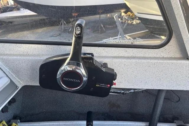 Slide: The Image of Honda throttle control in 2023 North River 23' Seahawk boat cockpit. - 17