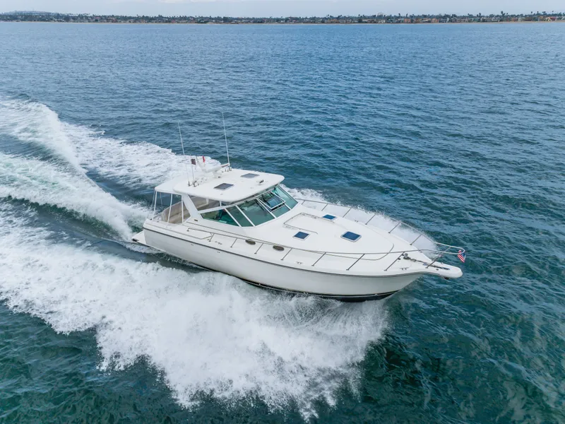 Slide: The Image of 2004 Tiara Yachts 4000 cruising swiftly on the ocean. - 25