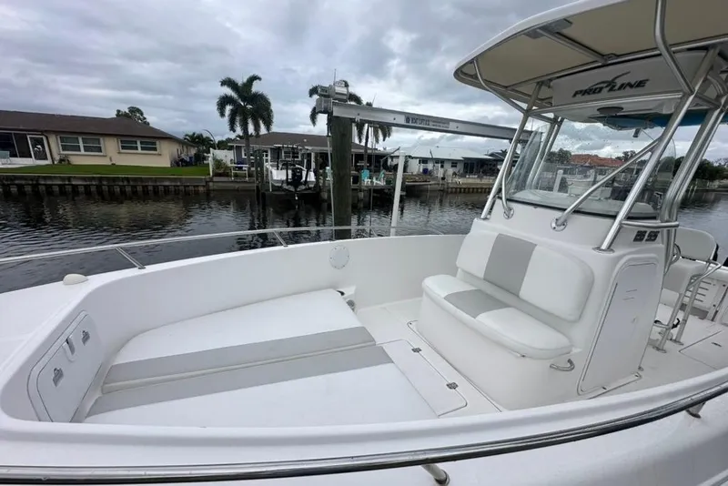 Slide: The Image of 2014 Pro-Line 26 Super Sport boat docked by waterfront homes. - 27