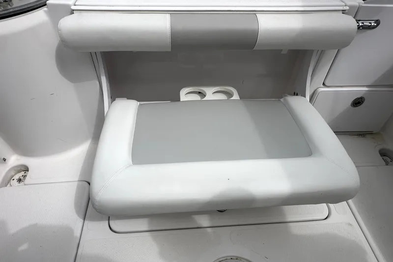 Slide: The Image of 2014 Pro-Line 26 Super Sport boat seat with cup holders, white and gray upholstery. - 36
