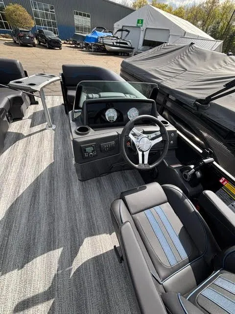 Slide: The Image of Interior of 2026 Bennington S Series 22 SSR pontoon boat. - 7