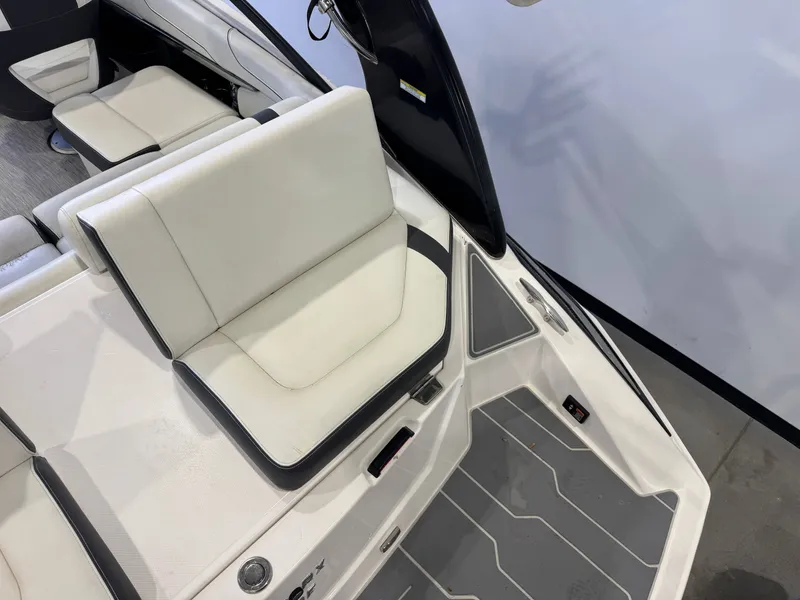 Slide: The Image of Regal 2100 RX Surf 2018 - 11