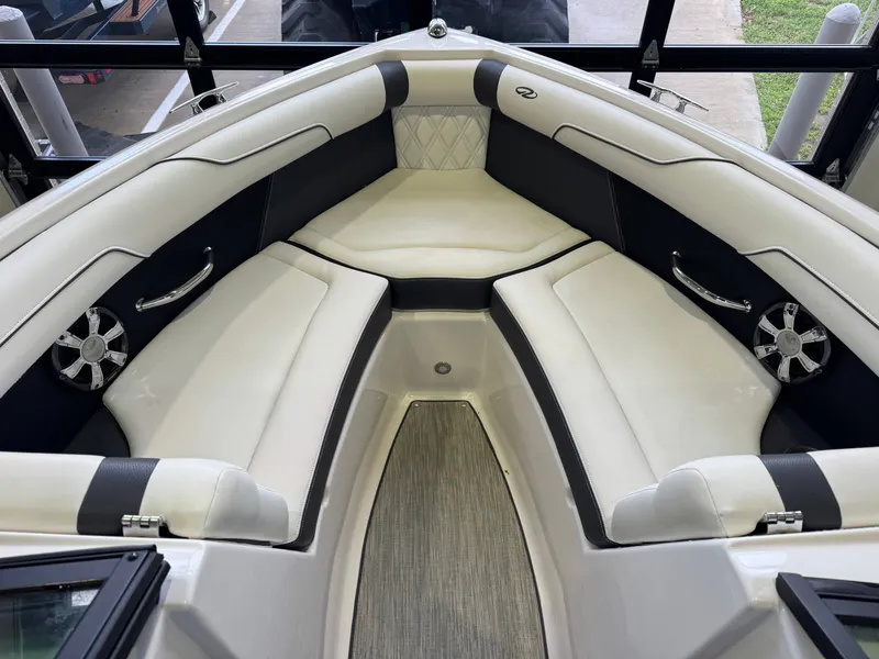 Slide: The Image of Regal 2100 RX Surf 2018 - 17