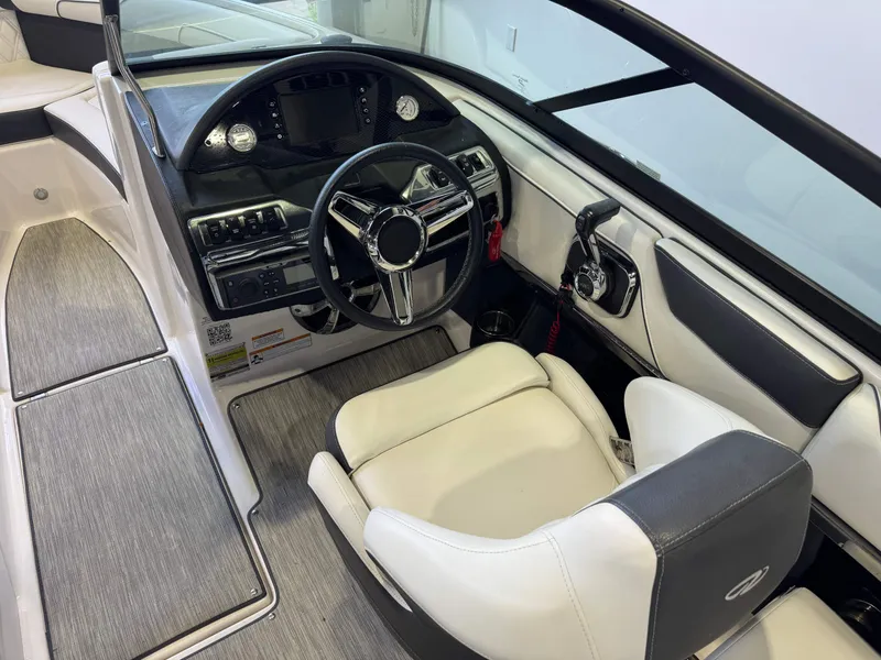 Slide: The Image of Regal 2100 RX Surf 2018 - 25