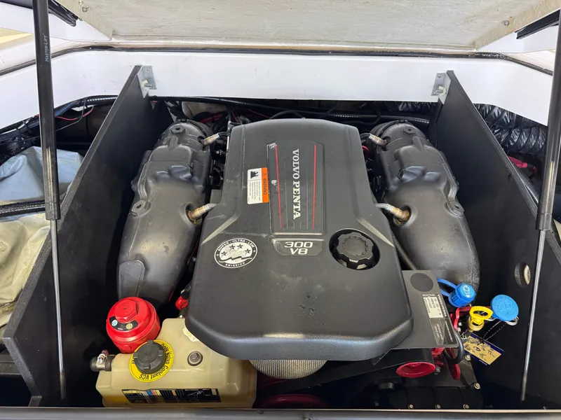 Slide: The Image of Regal 2100 RX Surf 2018 - 28