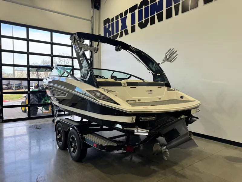 Slide: The Image of Regal 2100 RX Surf 2018 - 5