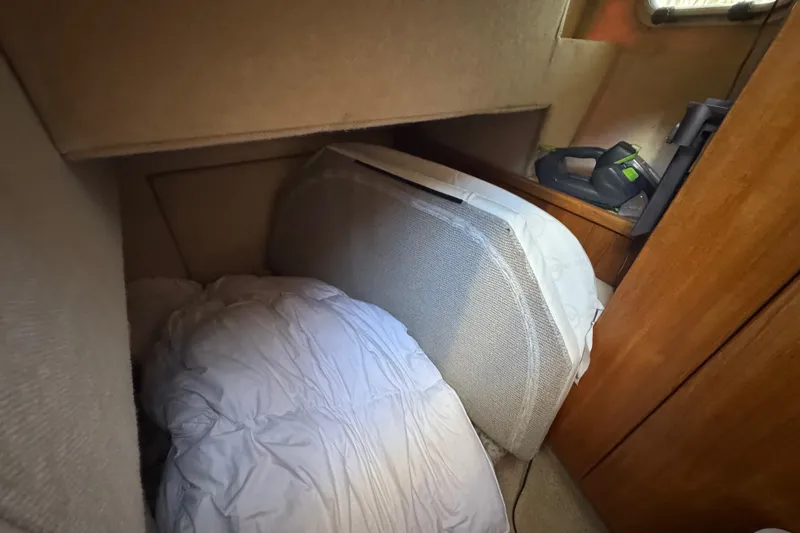 Slide: The Image of Interior cabin of 1998 Bayliner 4087 Aft Cabin Motoryacht with bedding and storage. - 27