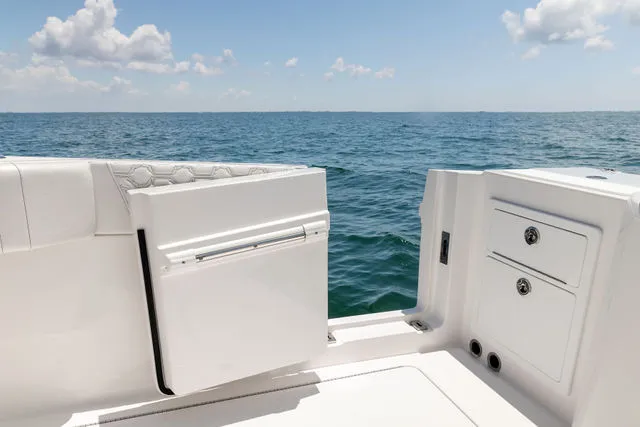 Slide: The Image of Fountain 32 NX Sportfish 2024 - 26