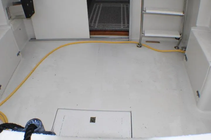 Slide: The Image of 1986 Lynnwood Flybridge Sedan boat deck with ladder and yellow cable. - 18