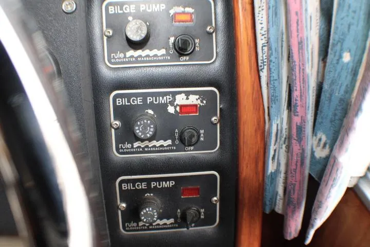 Slide: The Image of Control panel of 1986 Lynnwood Flybridge Sedan with bilge pump switches and indicators. - 50