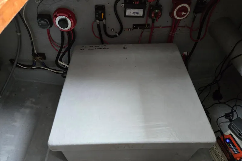 Slide: The Image of Electrical system of a 1986 Lynnwood Flybridge Sedan boat, featuring battery connections. - 70