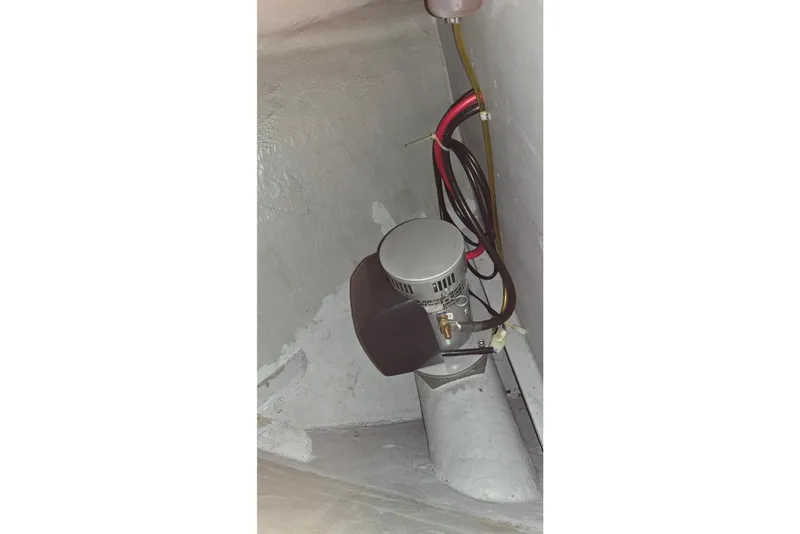 Slide: The Image of 1986 Lynnwood Flybridge Sedan engine compartment with wiring and motor components. - 72