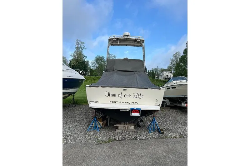 Slide: The Image of 1973 Bertram 28 Flybridge Cruiser for sale, Port Ewen, NY, rear view. - 14