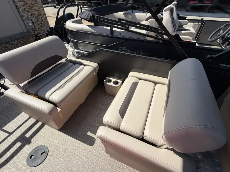 Slide: The Image of Bentley Pontoons Legacy Quad Swing Back 223 2026 - 10