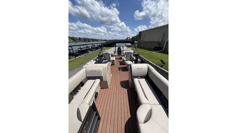 Slide: The Image of Bentley Pontoons Legacy 223 SPORT3 QSB 2026 - 5