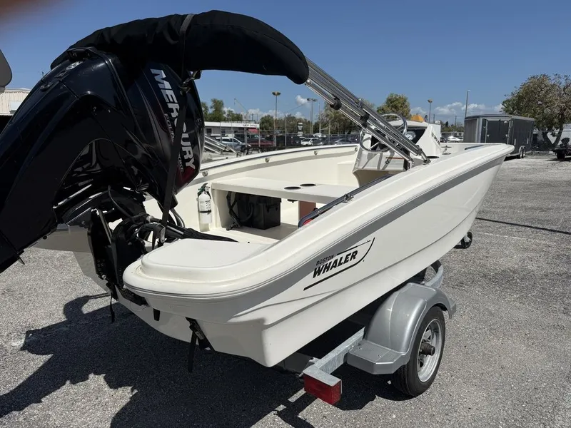 Slide: The Image of Boston Whaler 130 Super Sport 2019 - 6