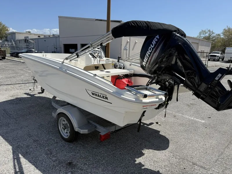 Slide: The Image of Boston Whaler 130 Super Sport 2019 - 7