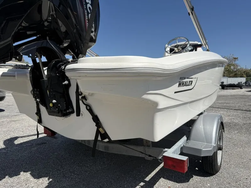 Slide: The Image of Boston Whaler 130 Super Sport 2019 - 9