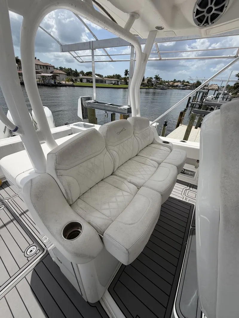 Slide: The Image of BlackWater 43 Sportfish 2018 - 14
