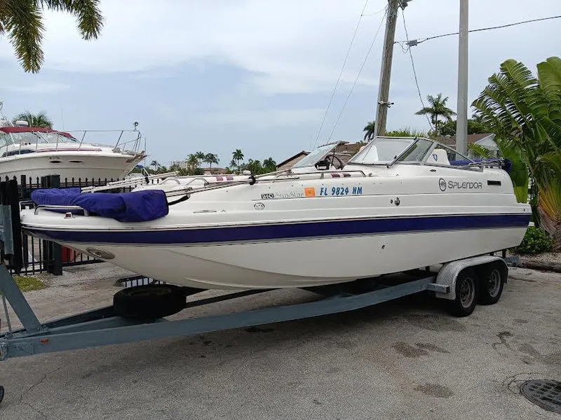 The Image of 2008 Splendor 240 Sunstar boat on trailer, side view. - 0