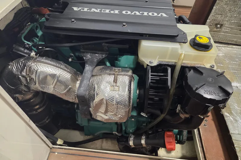 Slide: The Image of Engine compartment of a 2010 Westport 23 Bow Rider Tender with Volvo Penta engine. - 20