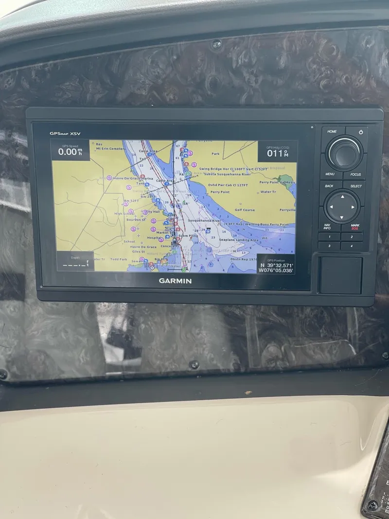 Slide: The Image of Garmin navigation system on 2007 Sea Ray 380 Sundancer. - 11