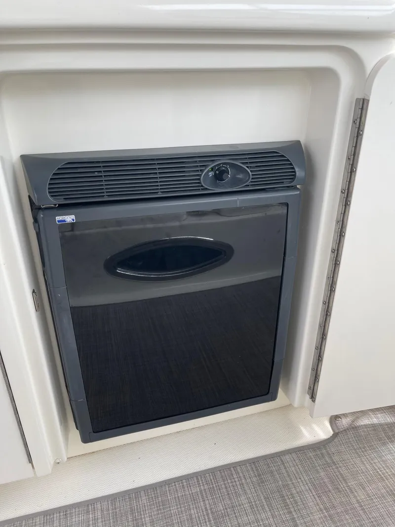 Slide: The Image of Compact fridge on 2007 Sea Ray 380 Sundancer yacht. - 15