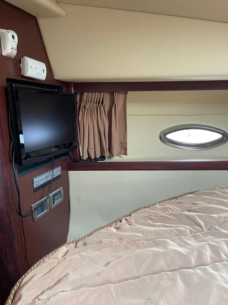 Slide: The Image of Interior of a 2007 Sea Ray 380 Sundancer yacht with TV and porthole. - 23
