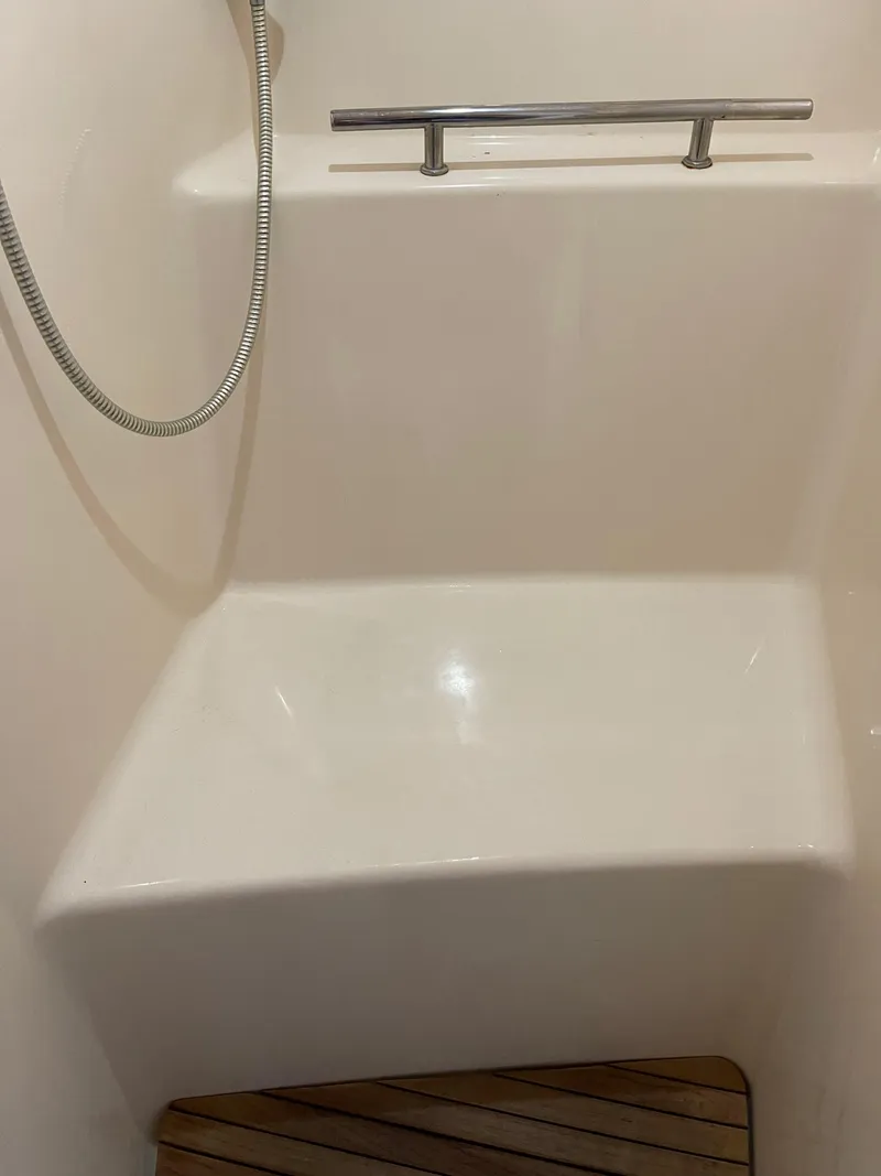 Slide: The Image of Interior of 2007 Sea Ray 380 Sundancer with shower. - 30