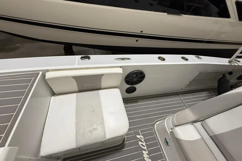 Slide: The Image of 1988 Stamas 255 Tarpon boat interior with seating and rod holders. - 21