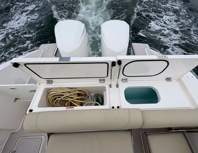 Slide: The Image of 2018 Pursuit 325 Dc - Image 14 - 14