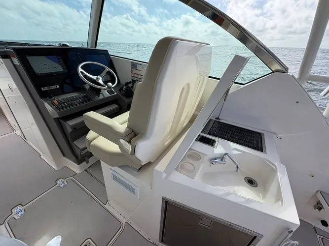 Slide: The Image of 2018 Pursuit 325 Dc - Image 19 - 19