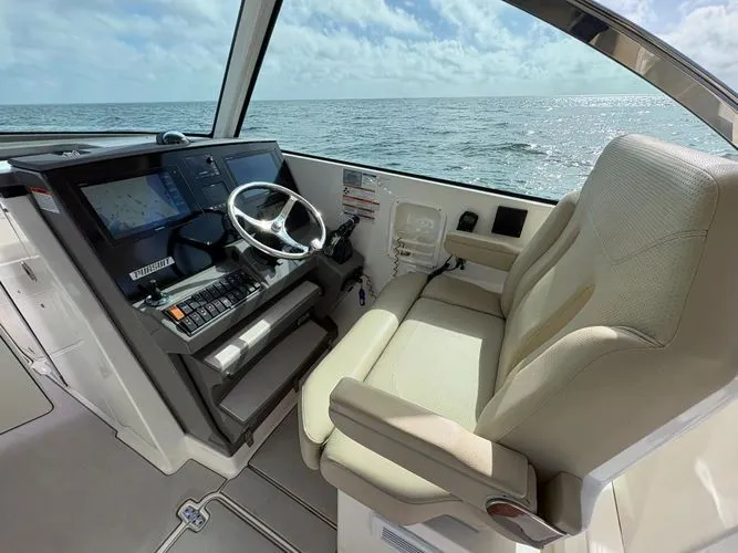 Slide: The Image of 2018 Pursuit 325 Dc - Image 7 - 7