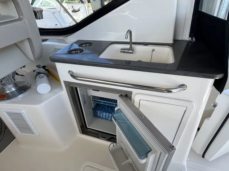 Slide: The Image of Boston Whaler 325 Conquest 2023 - 16