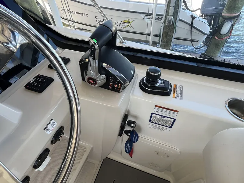 Slide: The Image of Boston Whaler 325 Conquest 2023 - 20