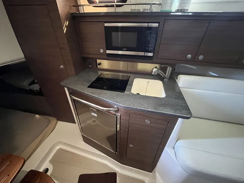 Slide: The Image of Boston Whaler 325 Conquest 2023 - 32