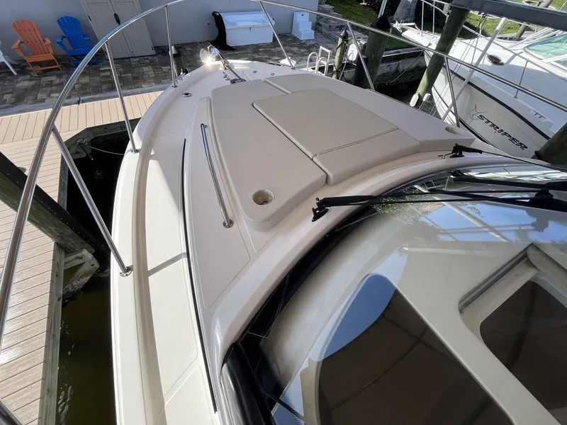 Slide: The Image of Boston Whaler 325 Conquest 2023 - 44