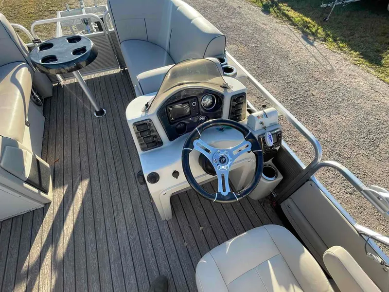Slide: The Image of Whisper Pontoons LS 818 RLS 2020 - 10