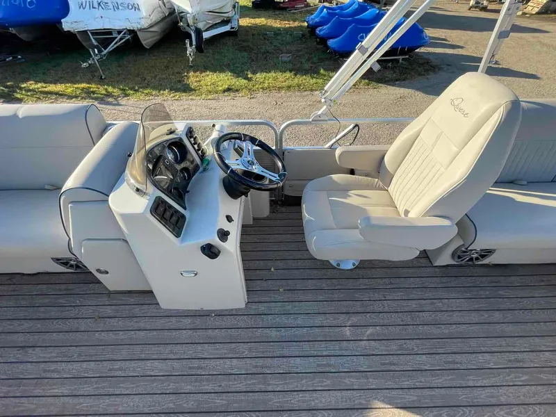 Slide: The Image of Whisper Pontoons LS 818 RLS 2020 - 11