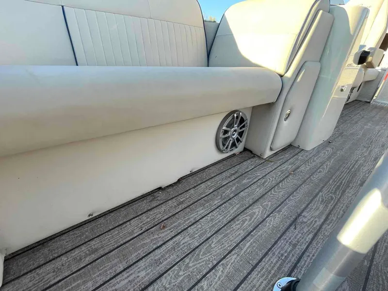 Slide: The Image of Whisper Pontoons LS 818 RLS 2020 - 12