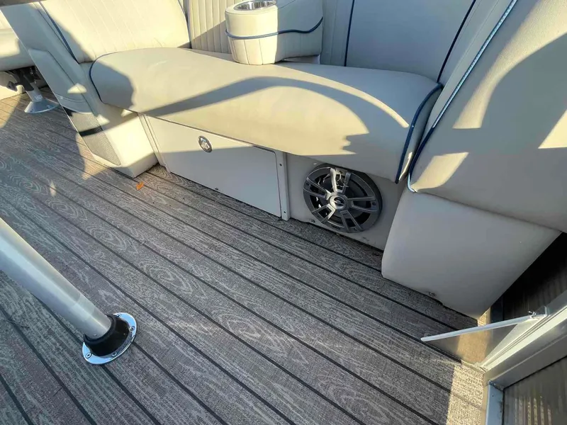Slide: The Image of Whisper Pontoons LS 818 RLS 2020 - 13