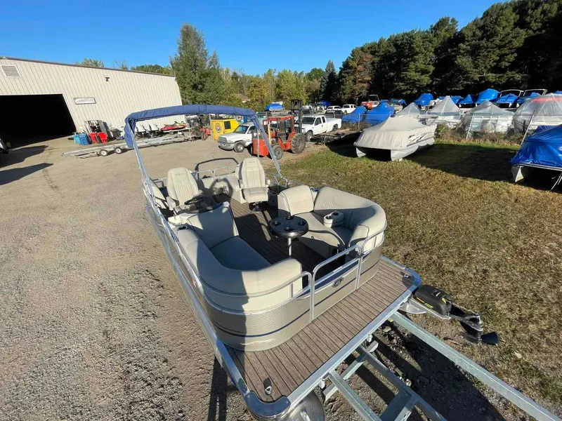 Slide: The Image of Whisper Pontoons LS 818 RLS 2020 - 14